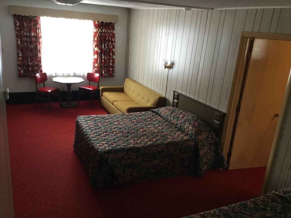 آيرونوود Cedars Motel المظهر الخارجي الصورة