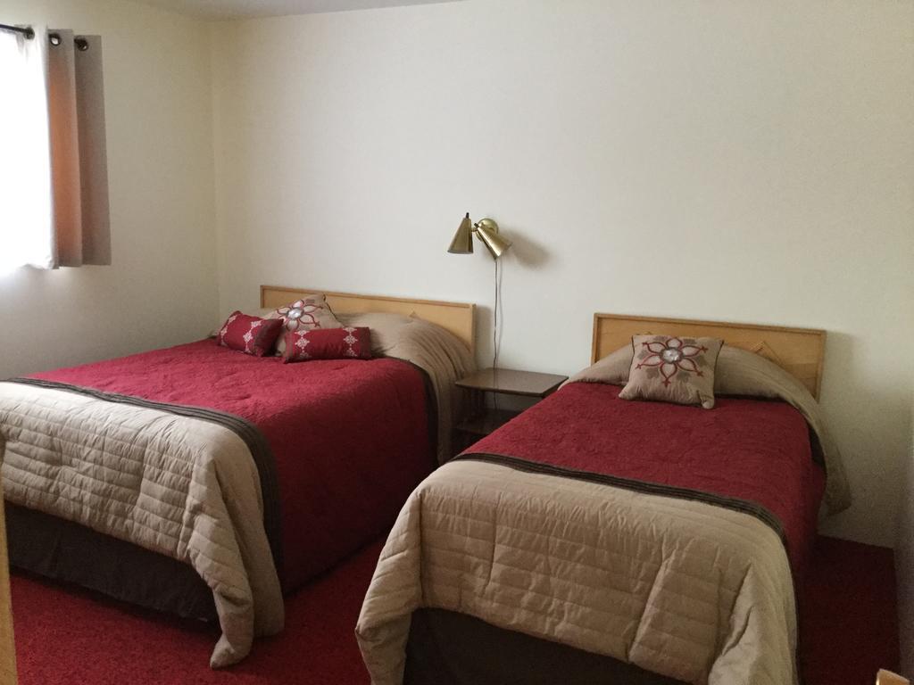 آيرونوود Cedars Motel المظهر الخارجي الصورة