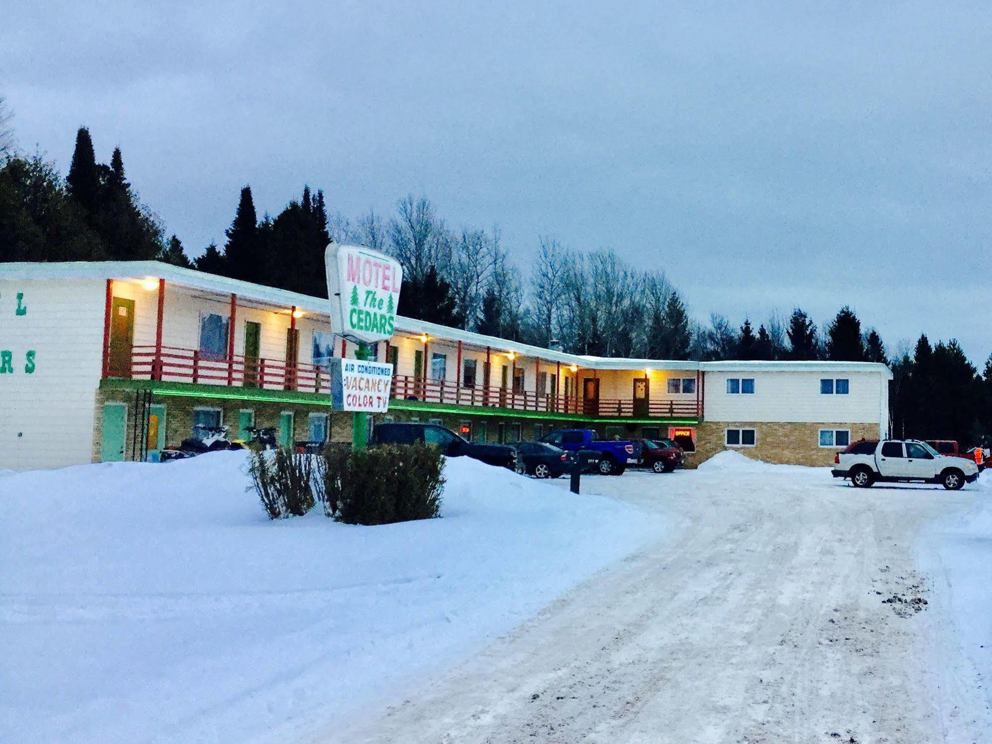 آيرونوود Cedars Motel المظهر الخارجي الصورة
